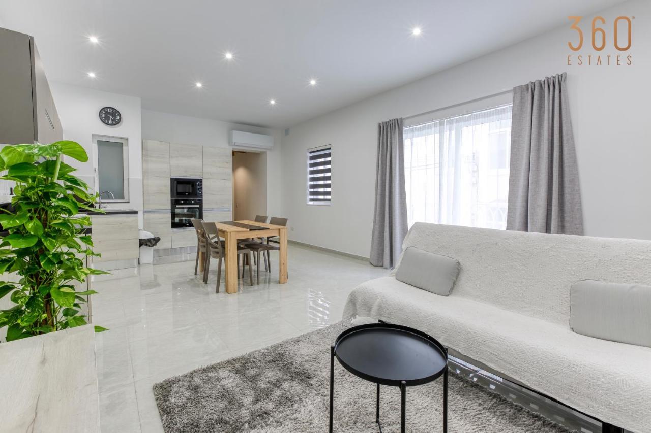 A Lovely 1Br Home With Balcony Just Off The Coast By 360 Estates Saint Julian's Bagian luar foto